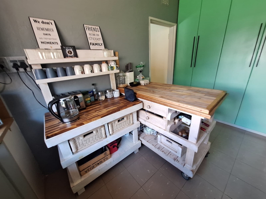 4 Bedroom Property for Sale in Rhodesdene Northern Cape